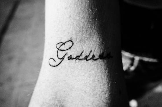 Lettrage « Goddess » manuscrit (tatouage lettrage)