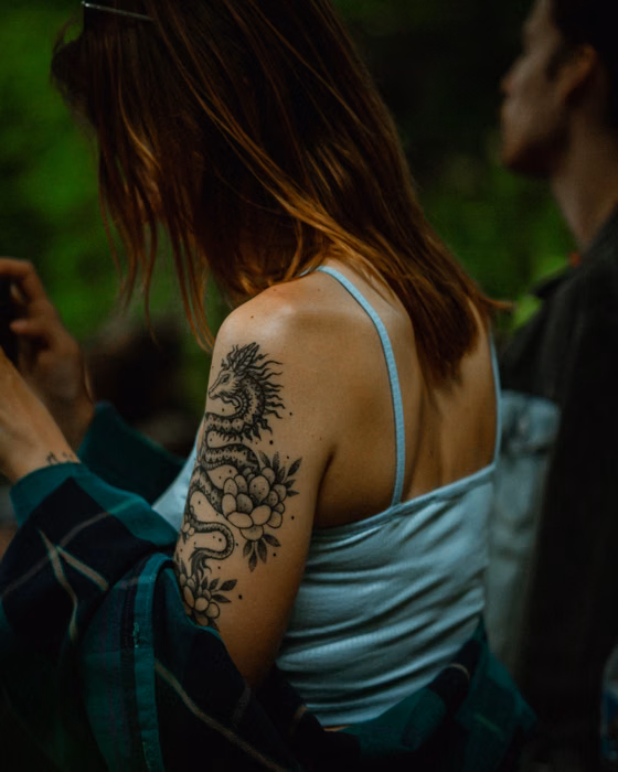 Dragon sur l'épaule et le dos (tatouage japonais)