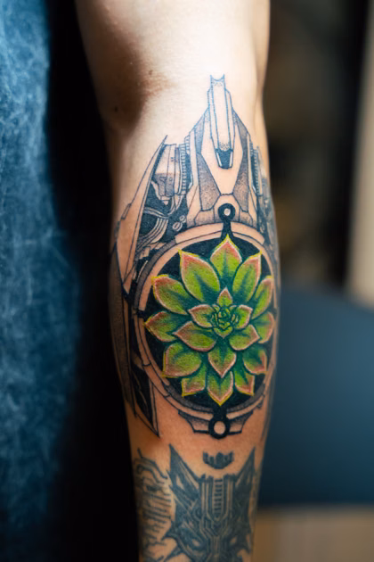 Mandala végétal en couleur sur le mollet