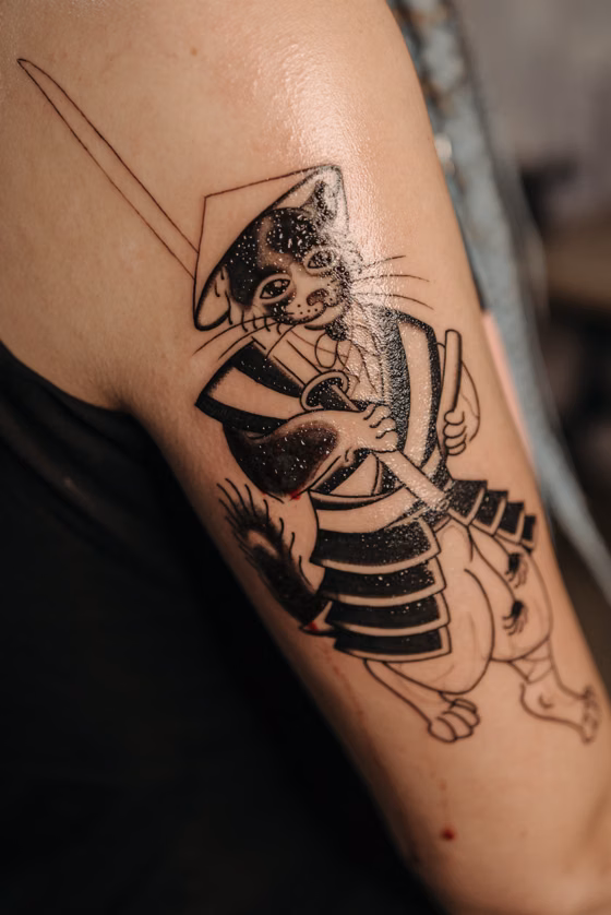 Chat samouraï au sabre (tatouage japonais)